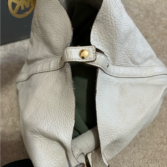 Michael Kors Bucket Bag - Picture 5 of 8